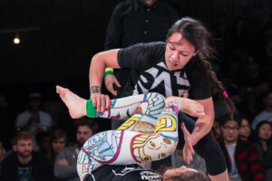 Women’s Featherweight
Raquel Pa’aluhi Canuto def. Caitlin Huggins by points