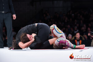 Women’s Featherweight
Raquel Pa’aluhi Canuto def. Caitlin Huggins by points
