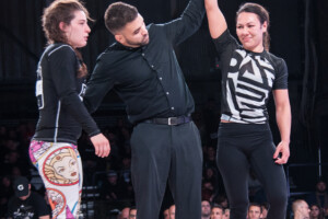 Women’s Featherweight
Raquel Pa’aluhi Canuto def. Caitlin Huggins by points