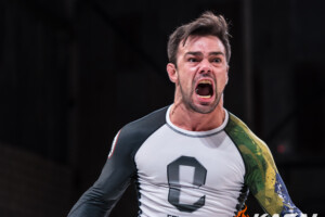 Lightweight Tournament
Celso Venicius (Ryan Gracie) def. Enrico Cocco (Zen Jiu Jitsu) by submission